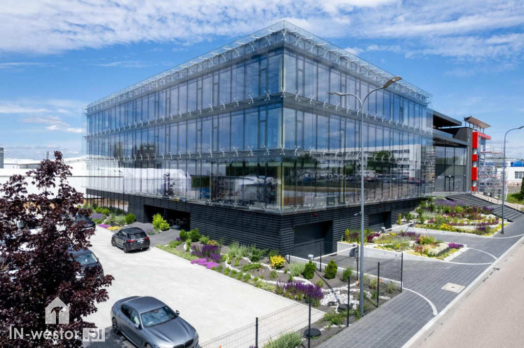 Drutex w nowej siedzibie. Nowoczesny biurowiec za 60 mln zł