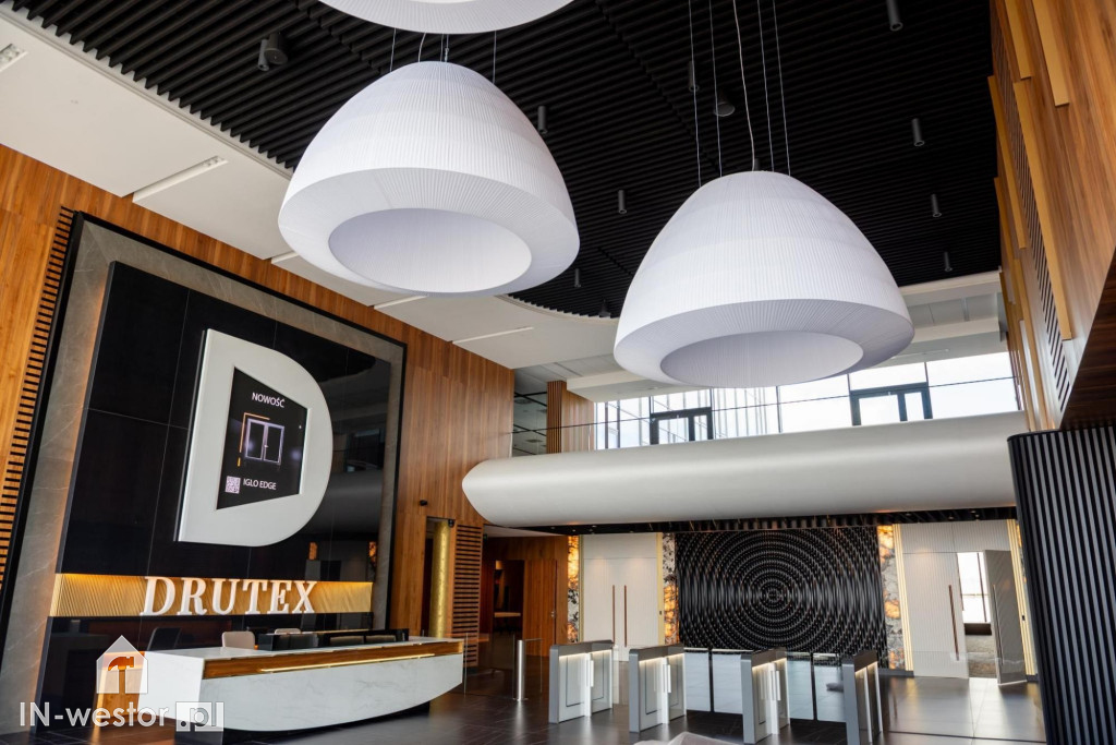 Drutex w nowej siedzibie. Nowoczesny biurowiec za 60 mln zł