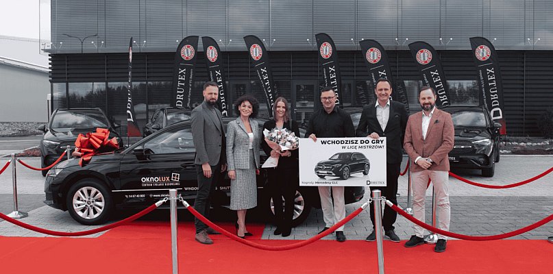 OKNOLUX zgarnia pierwsze auto od Drutexu. Ruszył wielki projekt na 40-lecie firmy